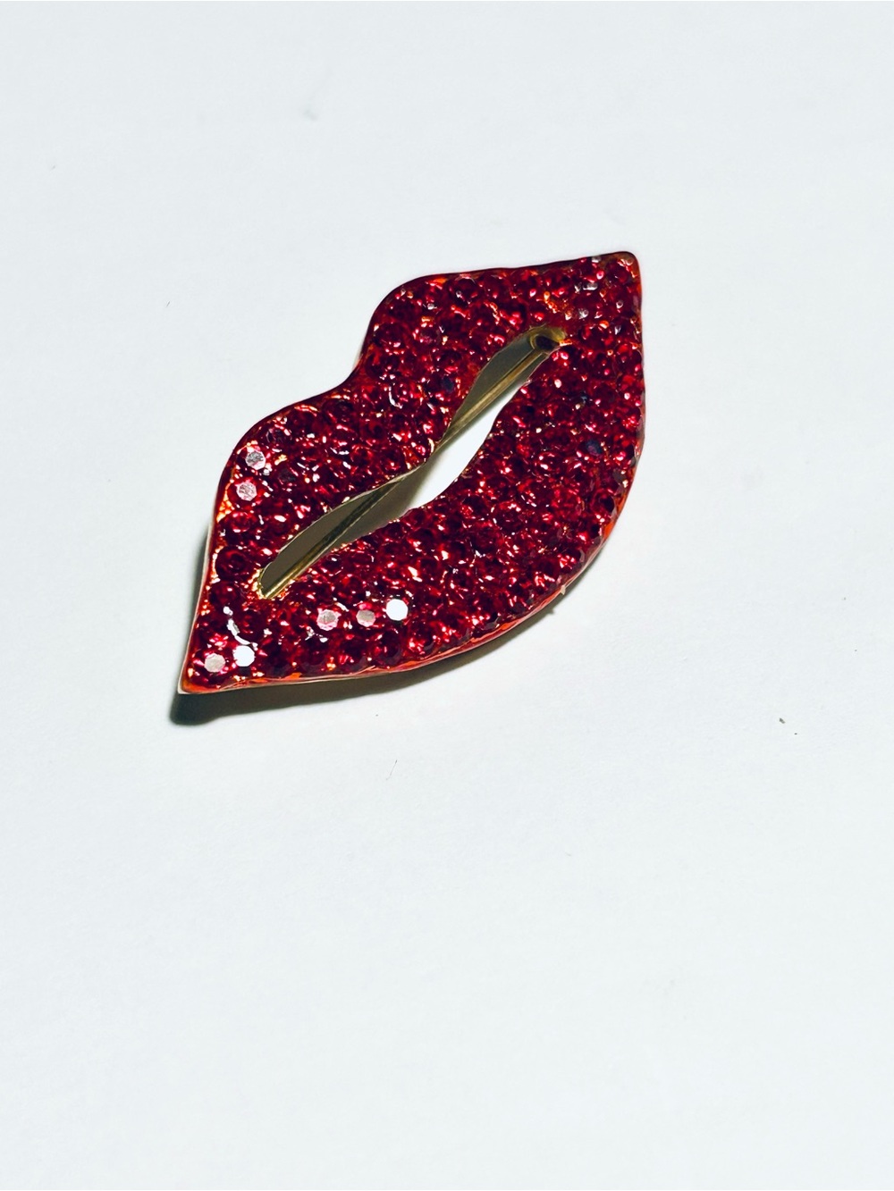 Large‎ Rhinestone Lip Pin Brooch - Red - Picture 5 of 5